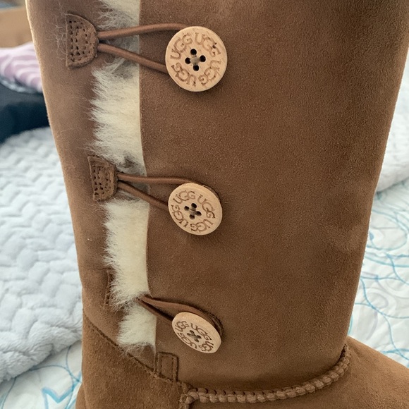 Uggs - Picture 3 of 6